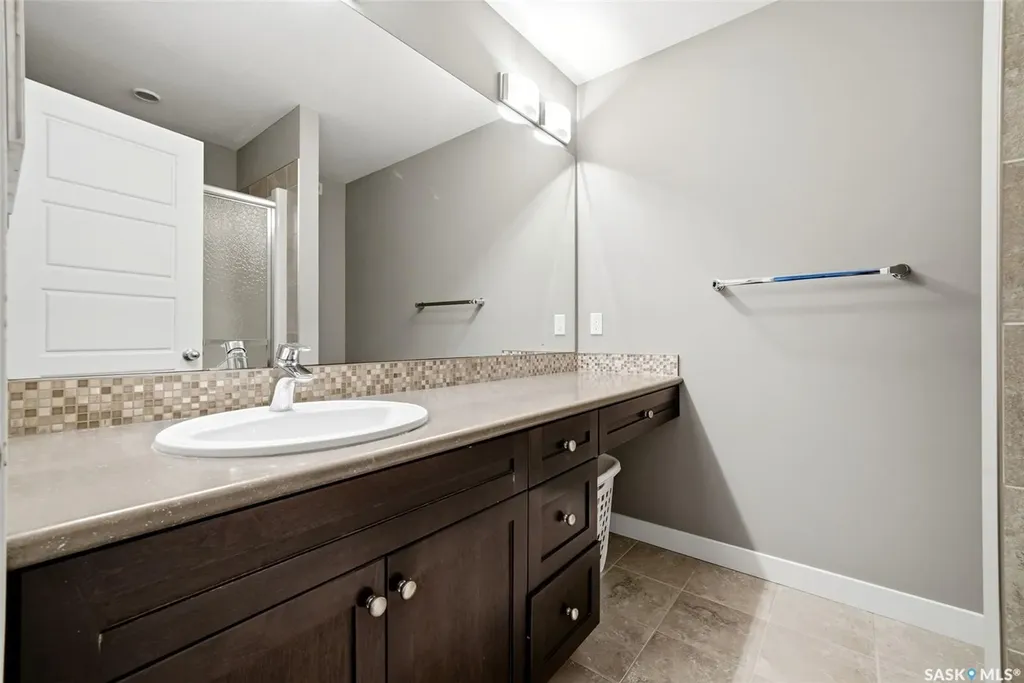 2905 Rochdale Boulevard Regina SK S4X 0N1