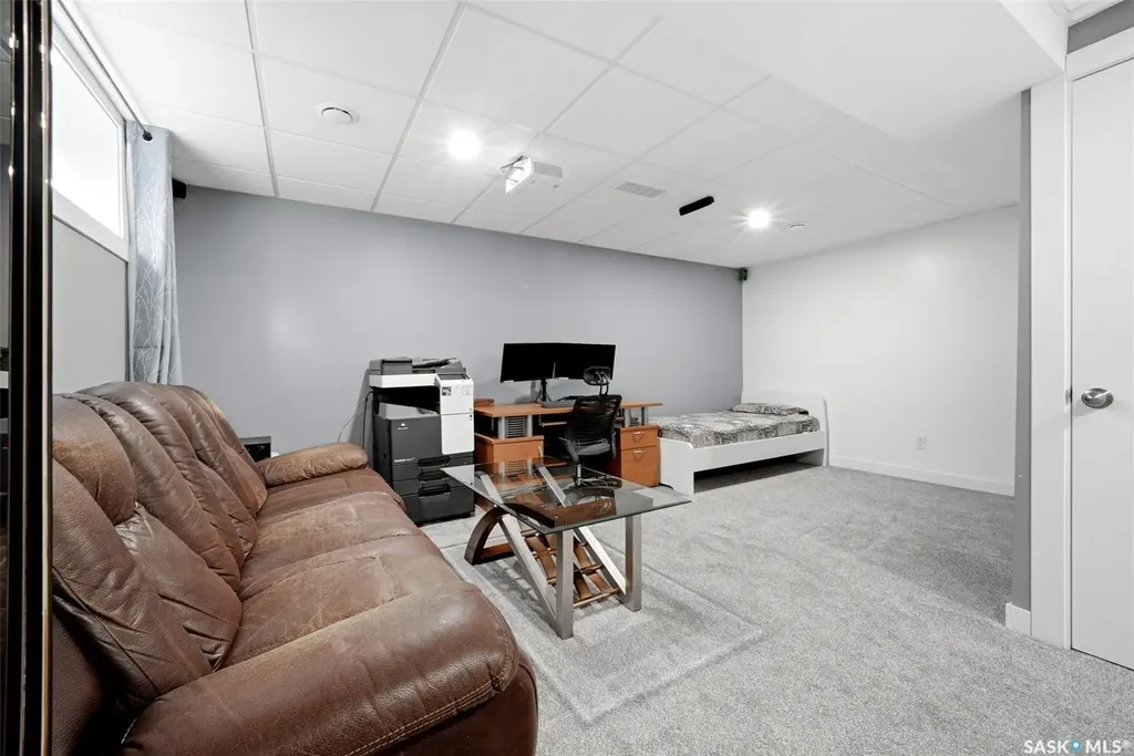 2905 Rochdale Boulevard Regina SK S4X 0N1