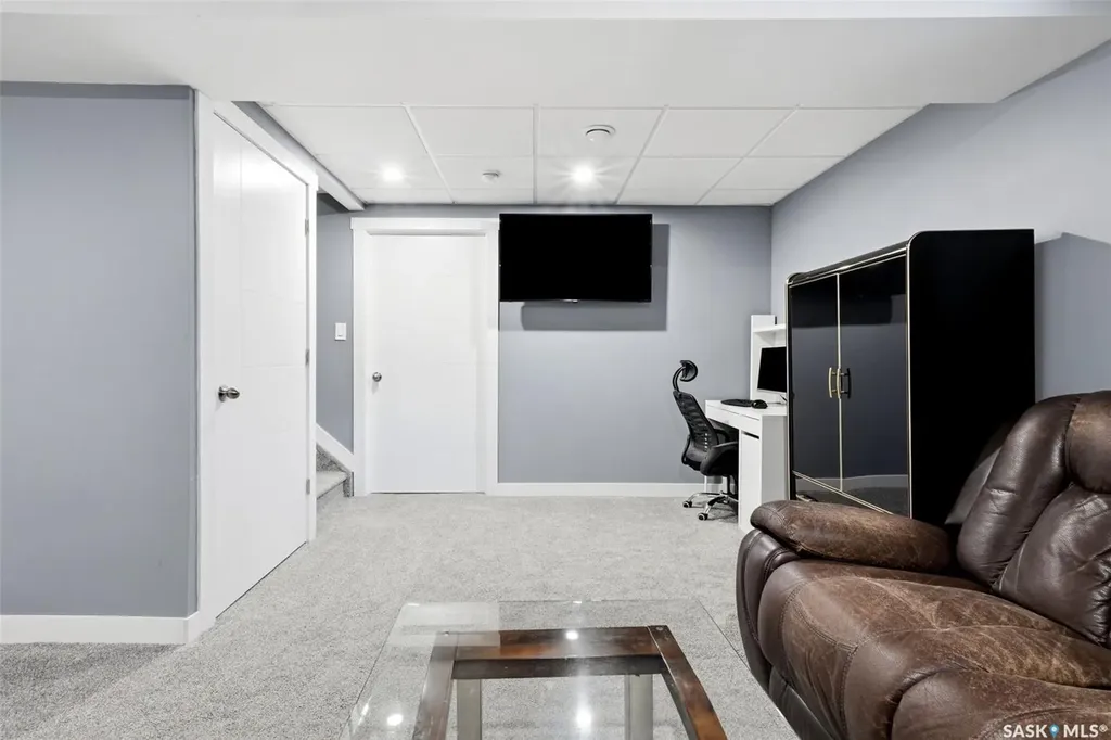 2905 Rochdale Boulevard Regina SK S4X 0N1