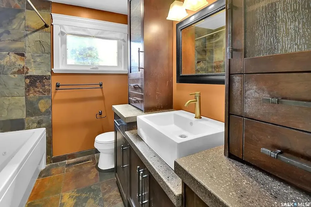 1369 East Centre Saskatoon SK S7J 3A8