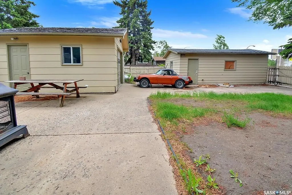 1369 East Centre Saskatoon SK S7J 3A8