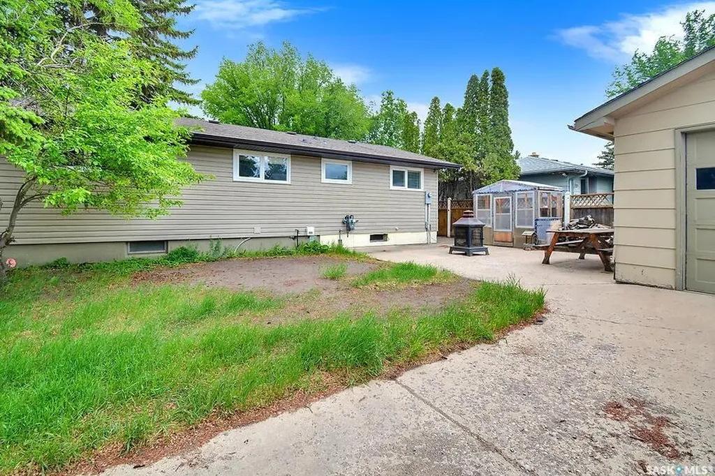 1369 East Centre Saskatoon SK S7J 3A8