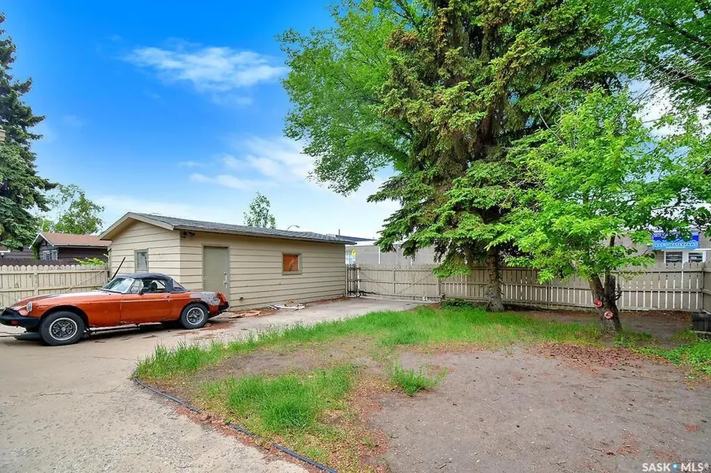 1369 East Centre Saskatoon SK S7J 3A8