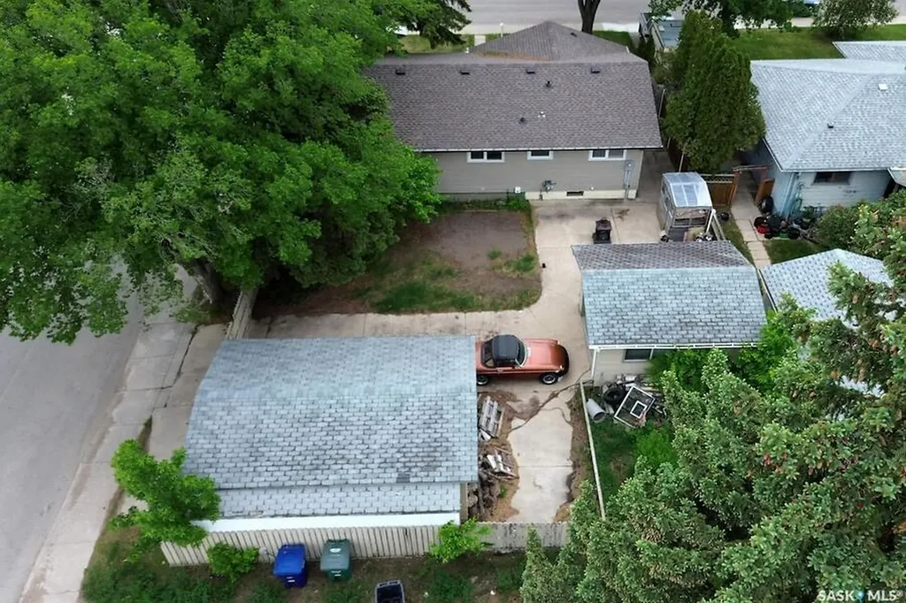 1369 East Centre Saskatoon SK S7J 3A8