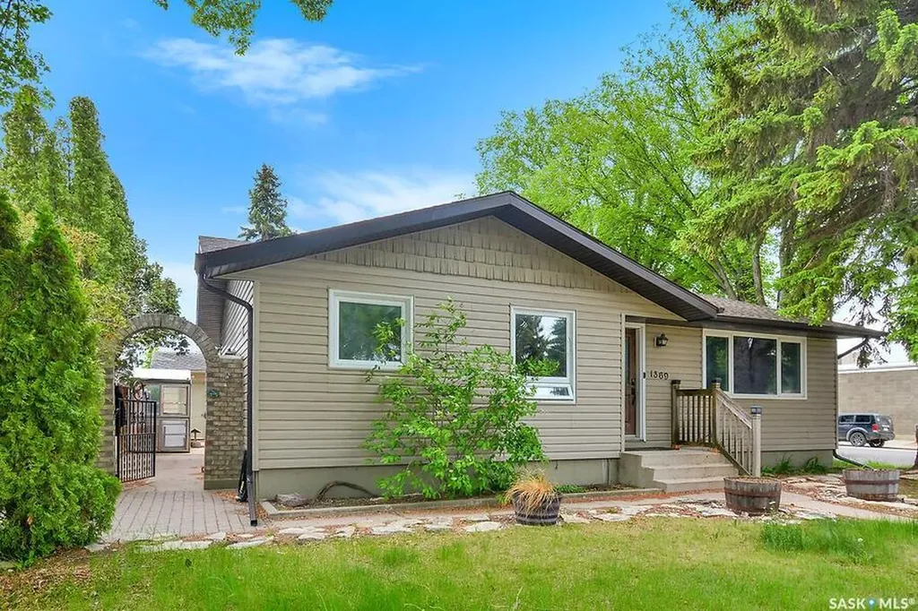 1369 East Centre Saskatoon SK S7J 3A8