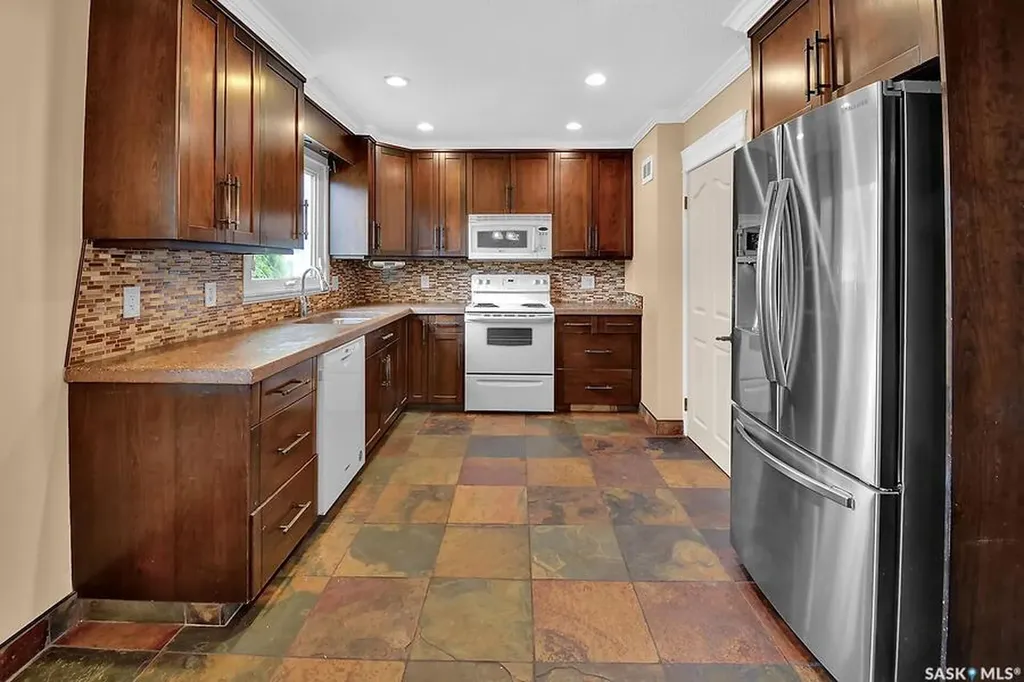 1369 East Centre Saskatoon SK S7J 3A8