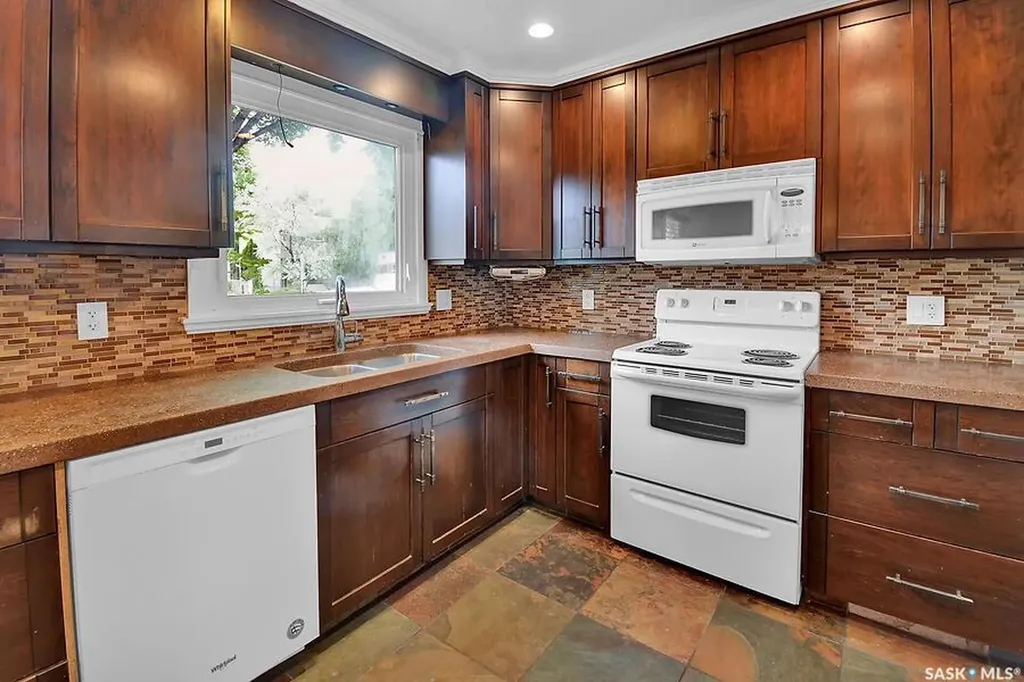 1369 East Centre Saskatoon SK S7J 3A8