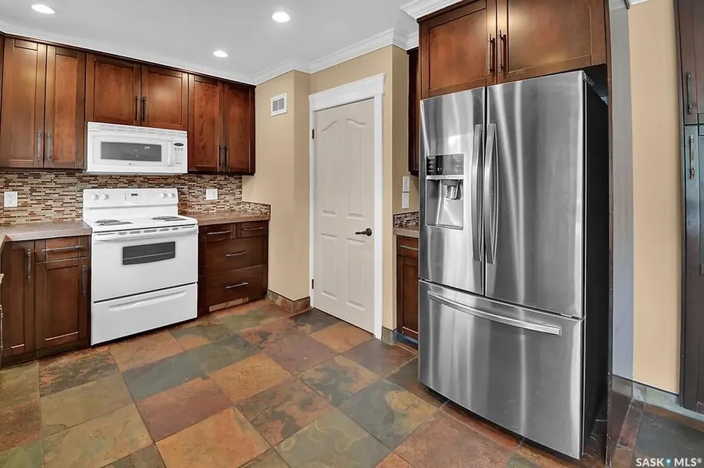 1369 East Centre Saskatoon SK S7J 3A8