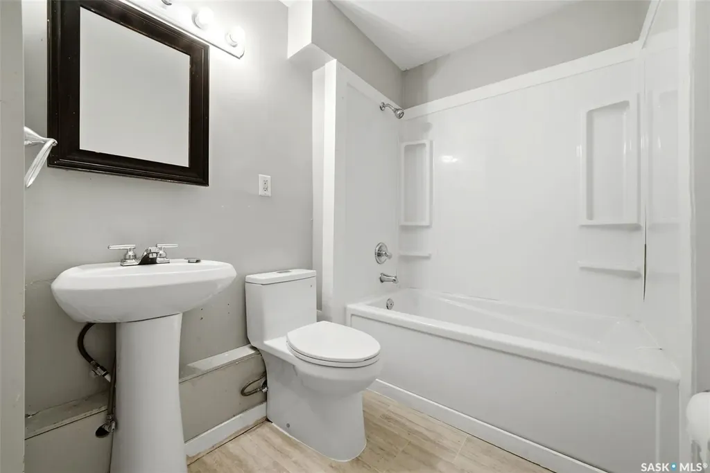 922 Athol Street Regina SK S4T 3B7