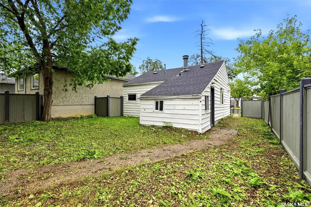 922 Athol Street Regina SK S4T 3B7