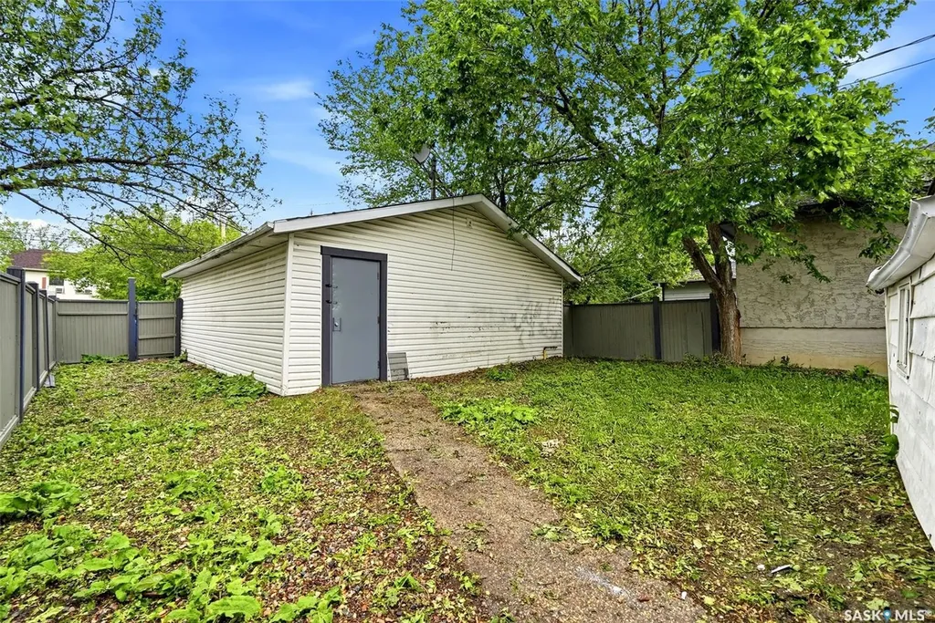 922 Athol Street Regina SK S4T 3B7