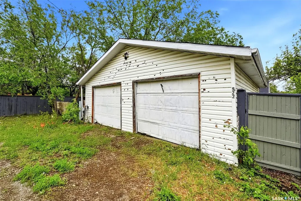 922 Athol Street Regina SK S4T 3B7