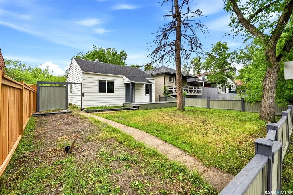 922 Athol Street Regina SK S4T 3B7