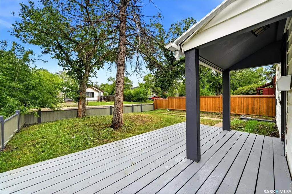 922 Athol Street Regina SK S4T 3B7