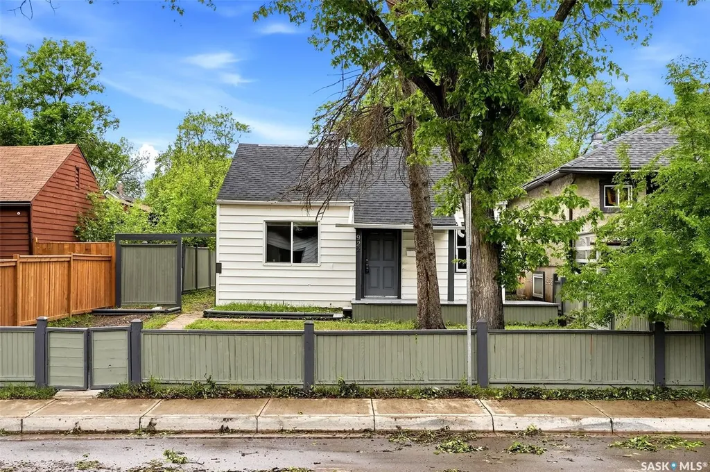 922 Athol Street Regina SK S4T 3B7