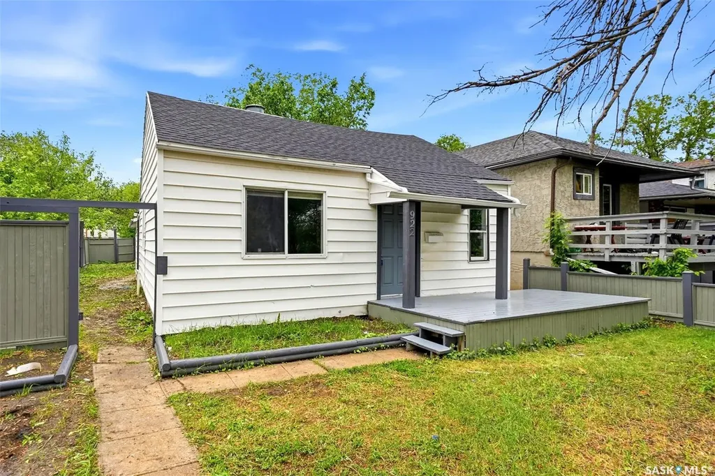 922 Athol Street Regina SK S4T 3B7