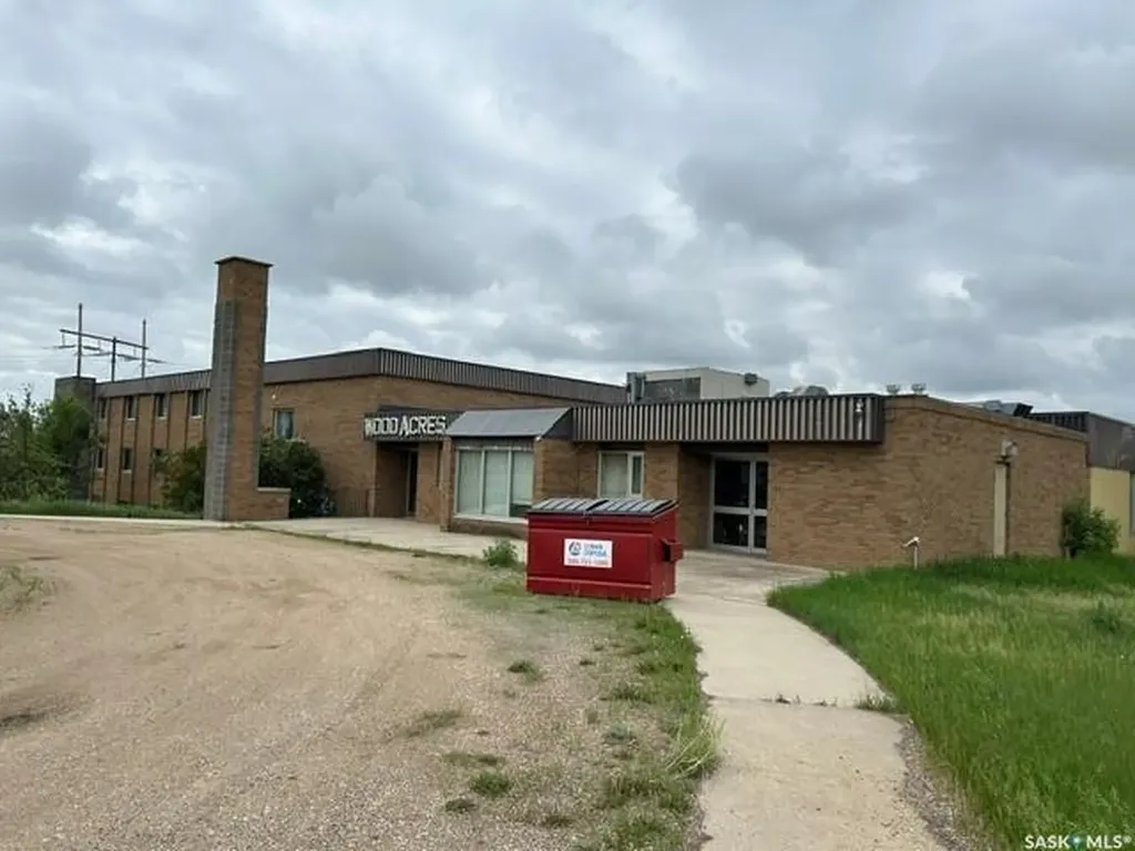 690 7th Avenue SE Moose Jaw SK S6H 6B1