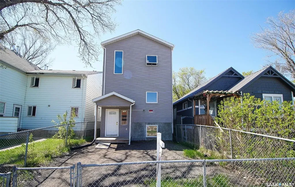 1352 Angus Street Regina SK S4T 1Y8
