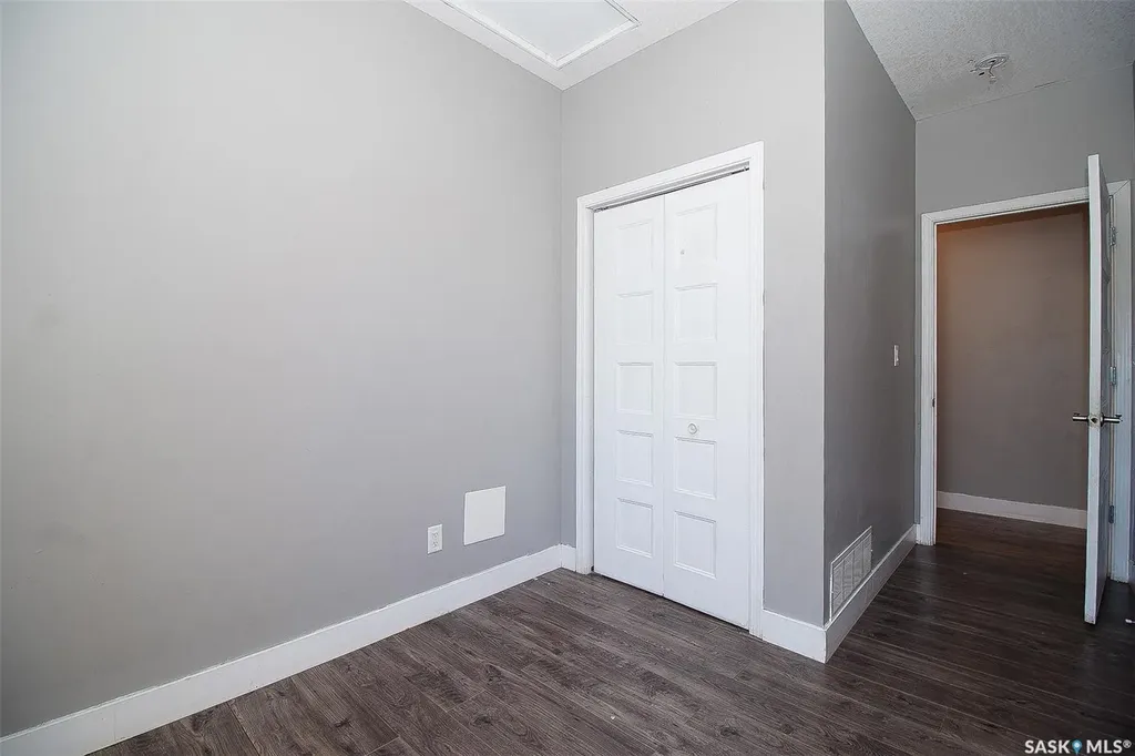 1352 Angus Street Regina SK S4T 1Y8