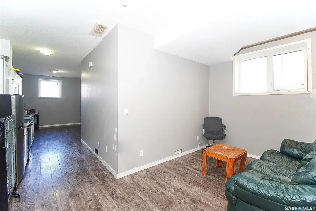 1352 Angus Street Regina SK S4T 1Y8