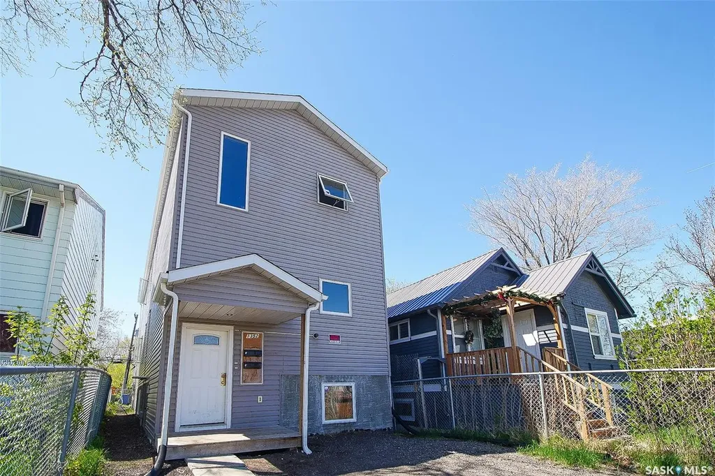 1352 Angus Street Regina SK S4T 1Y8