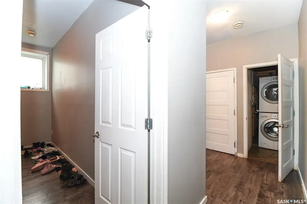 1352 Angus Street Regina SK S4T 1Y8