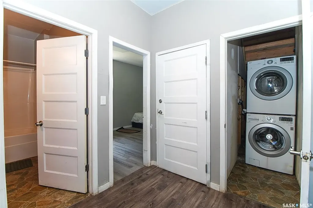 1352 Angus Street Regina SK S4T 1Y8