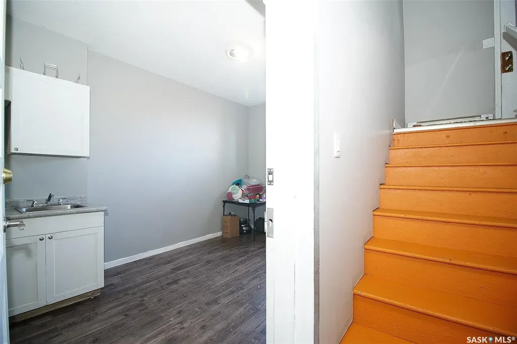 1352 Angus Street Regina SK S4T 1Y8