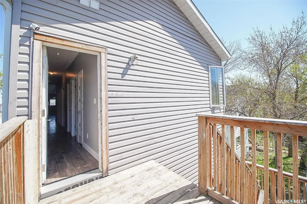 1352 Angus Street Regina SK S4T 1Y8