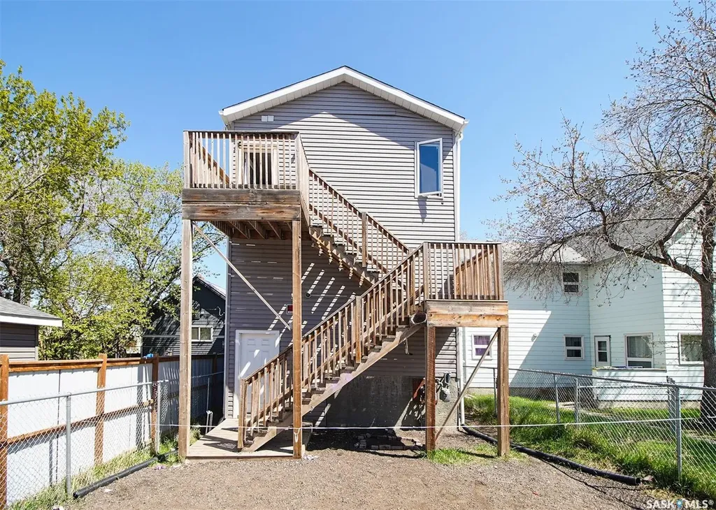 1352 Angus Street Regina SK S4T 1Y8