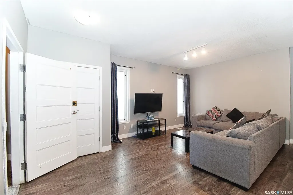 1352 Angus Street Regina SK S4T 1Y8