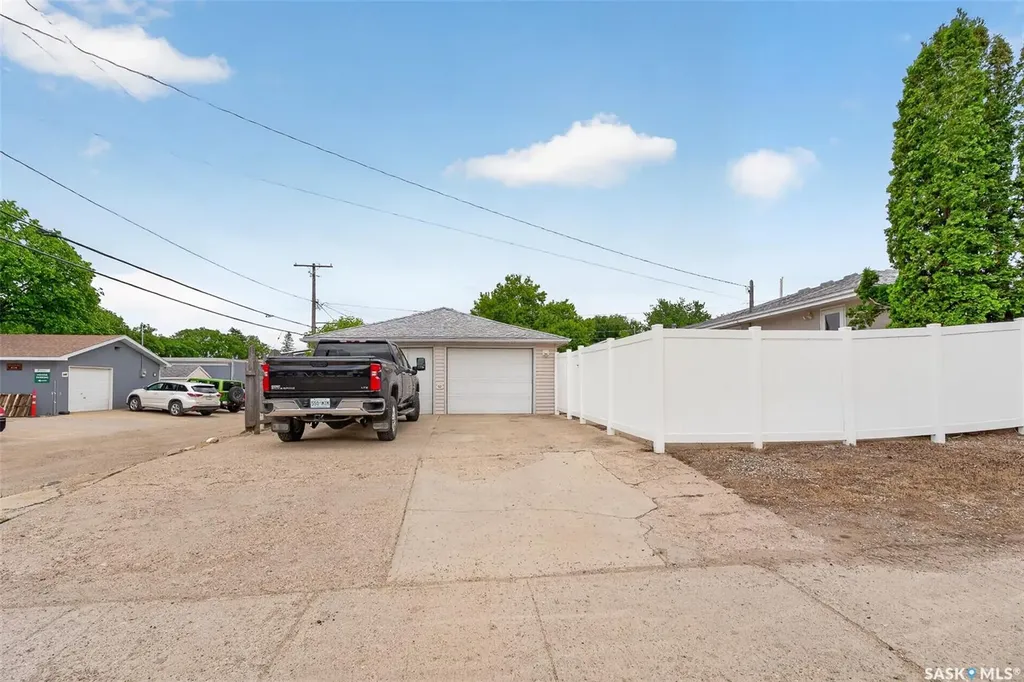 1198 Duffield Crescent Moose Jaw SK S6H 5M4