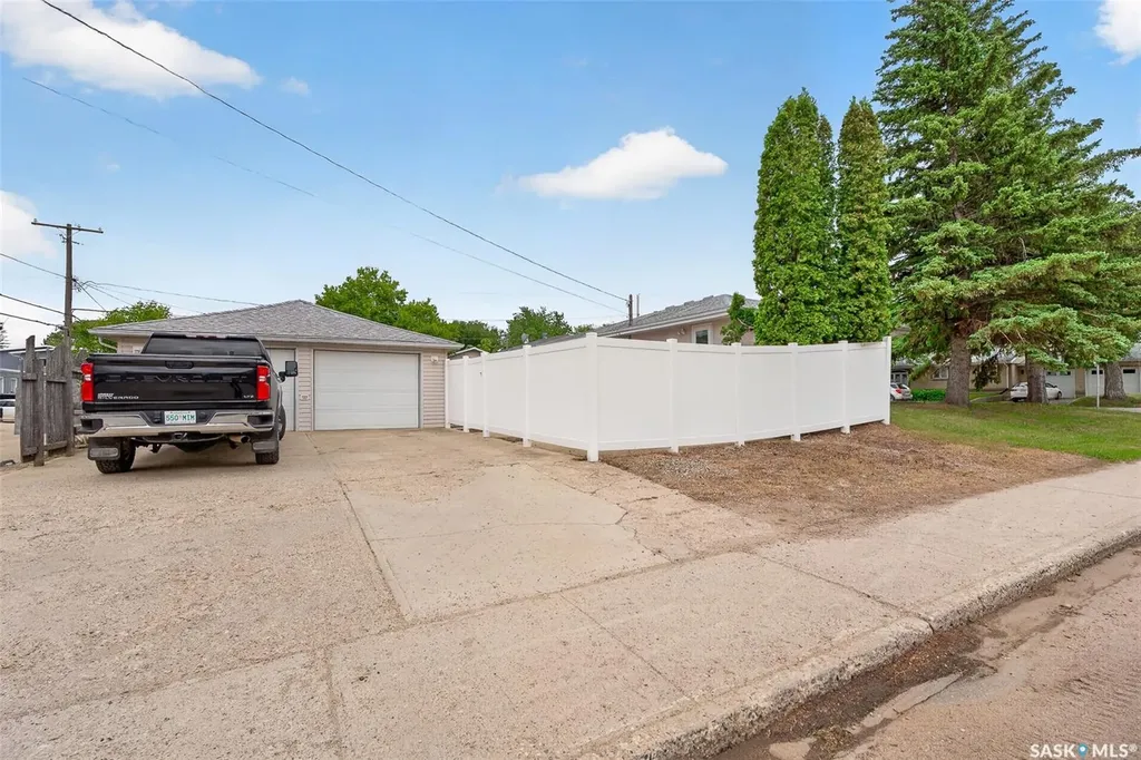 1198 Duffield Crescent Moose Jaw SK S6H 5M4
