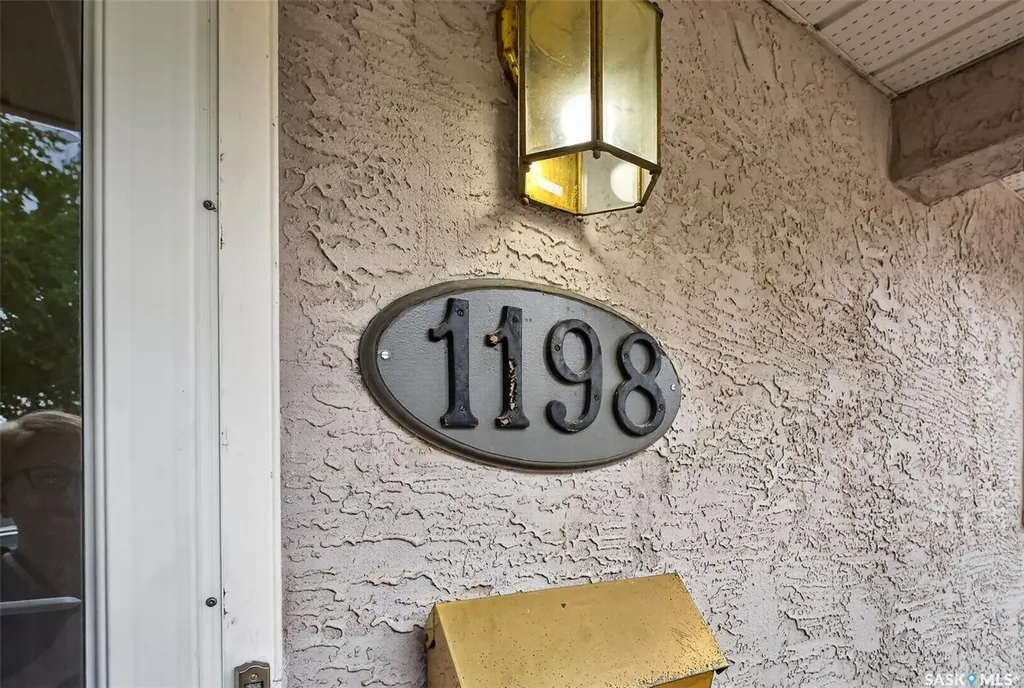 1198 Duffield Crescent Moose Jaw SK S6H 5M4
