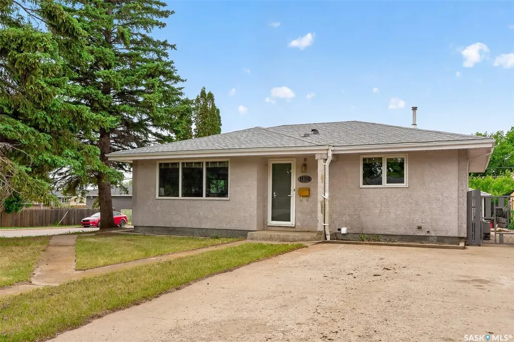 1198 Duffield Crescent Moose Jaw SK S6H 5M4
