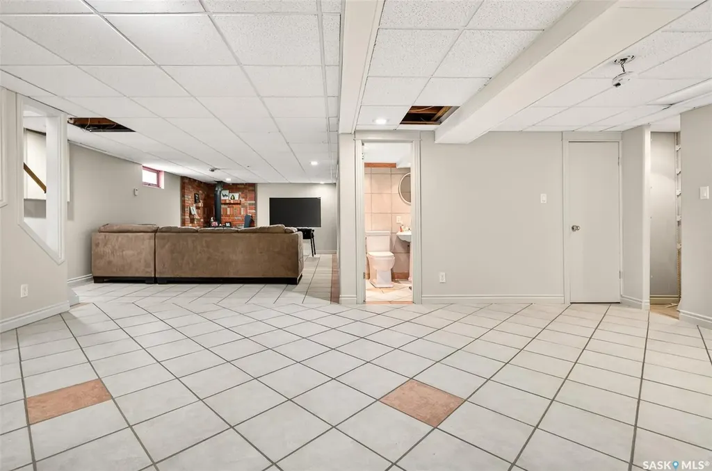 1198 Duffield Crescent Moose Jaw SK S6H 5M4