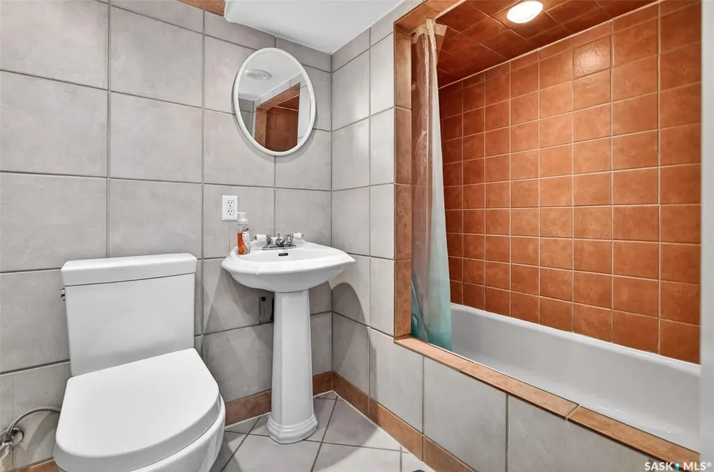 1198 Duffield Crescent Moose Jaw SK S6H 5M4
