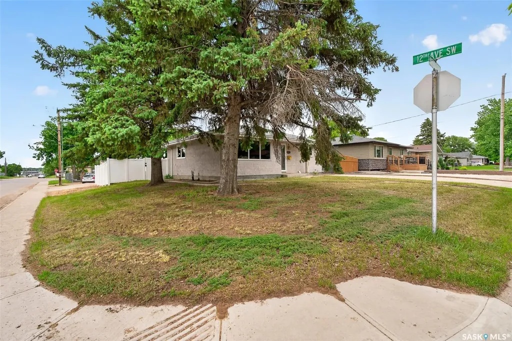 1198 Duffield Crescent Moose Jaw SK S6H 5M4