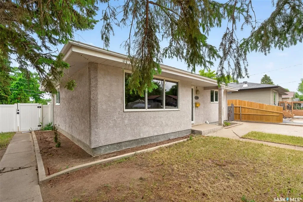 1198 Duffield Crescent Moose Jaw SK S6H 5M4
