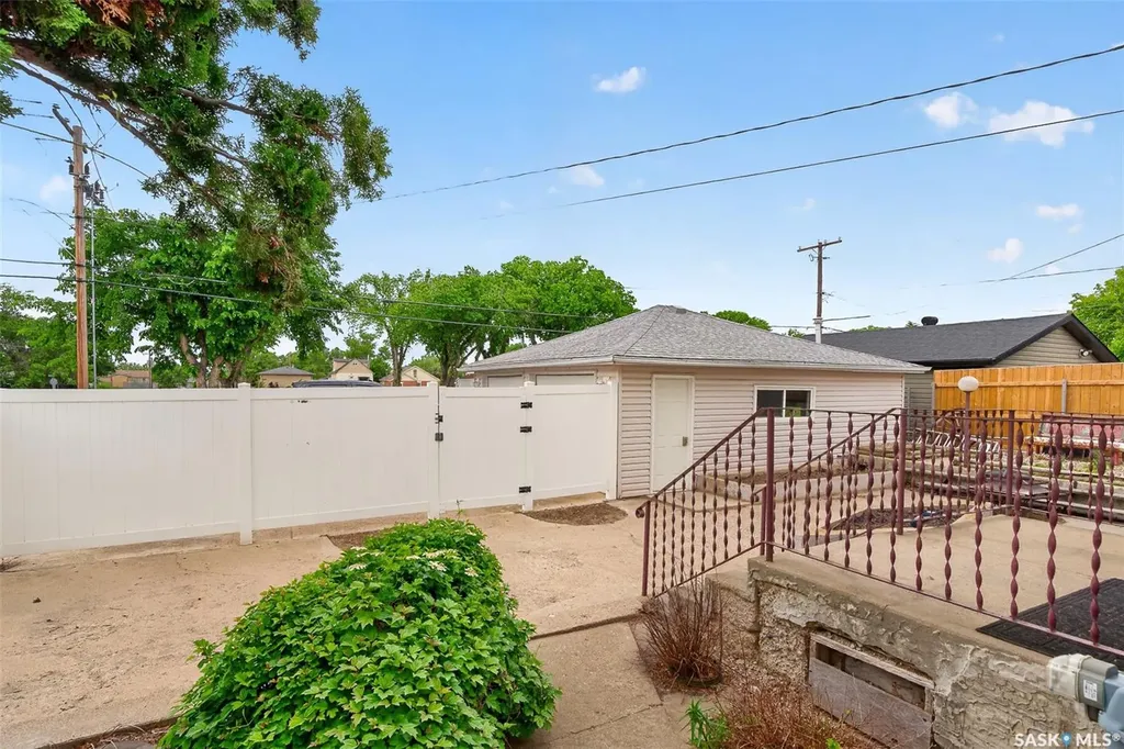 1198 Duffield Crescent Moose Jaw SK S6H 5M4