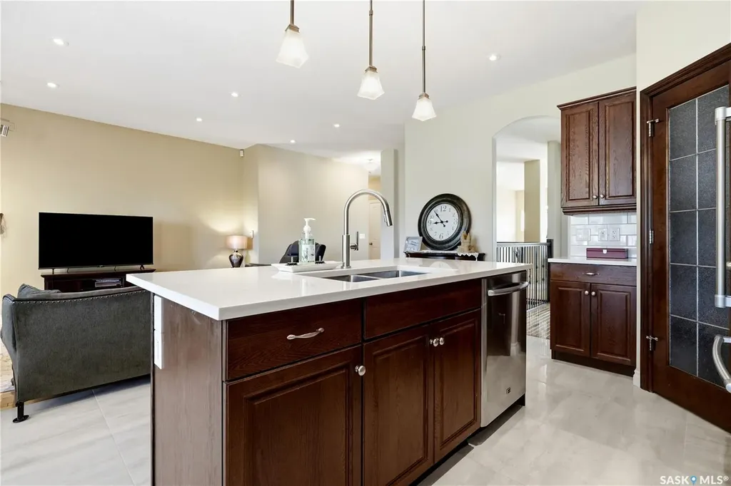4501 Bergamot Bay E Regina SK S4V 1M8