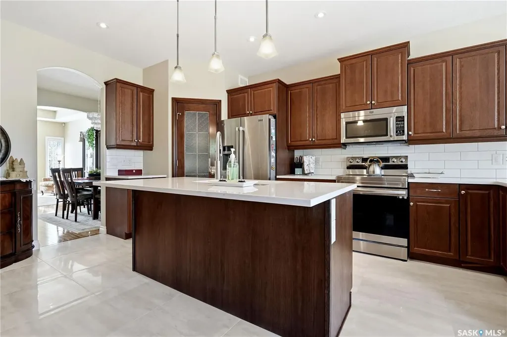 4501 Bergamot Bay E Regina SK S4V 1M8