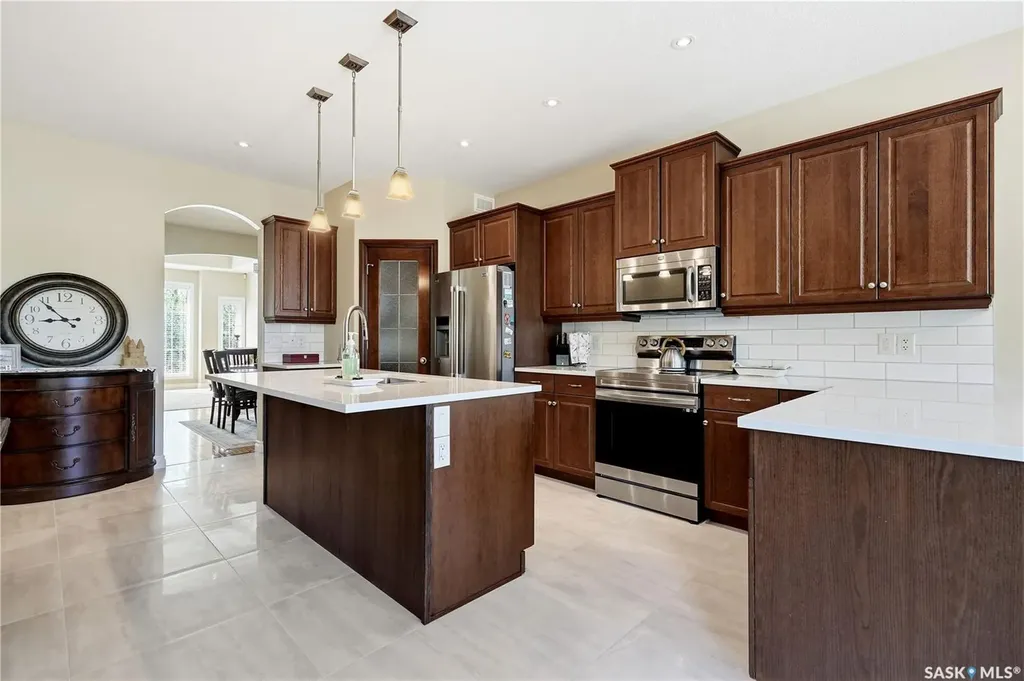 4501 Bergamot Bay E Regina SK S4V 1M8