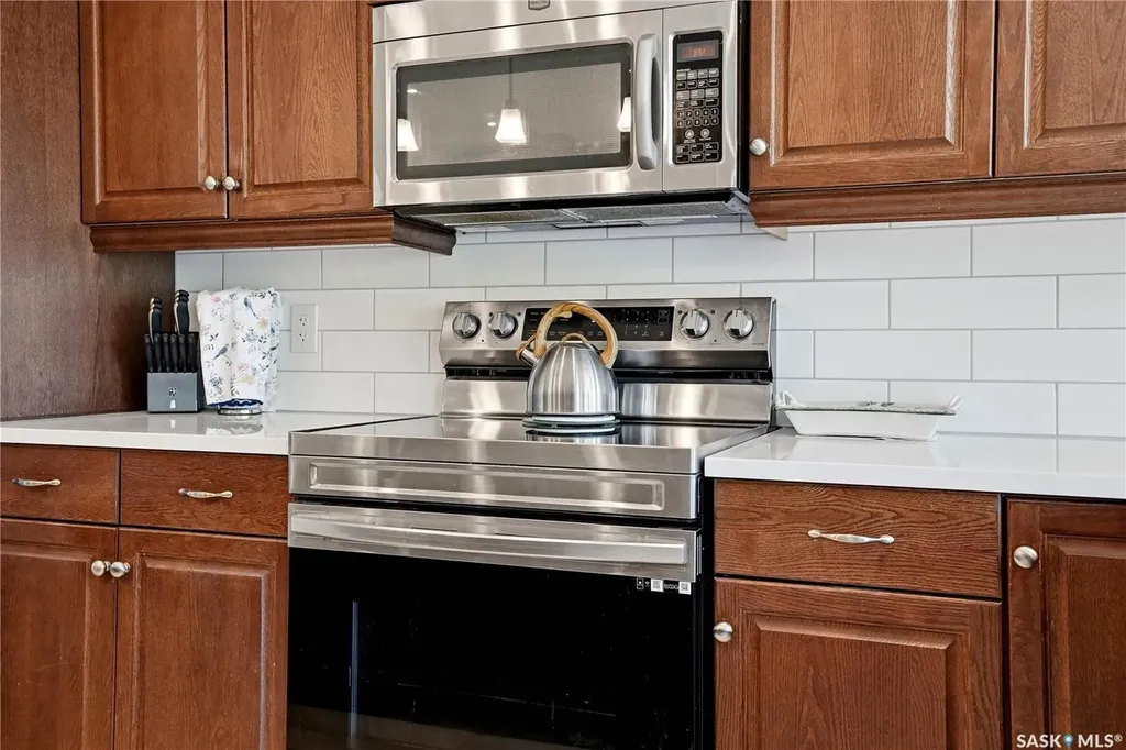 4501 Bergamot Bay E Regina SK S4V 1M8