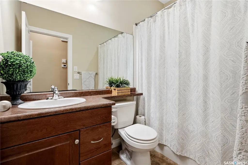 4501 Bergamot Bay E Regina SK S4V 1M8