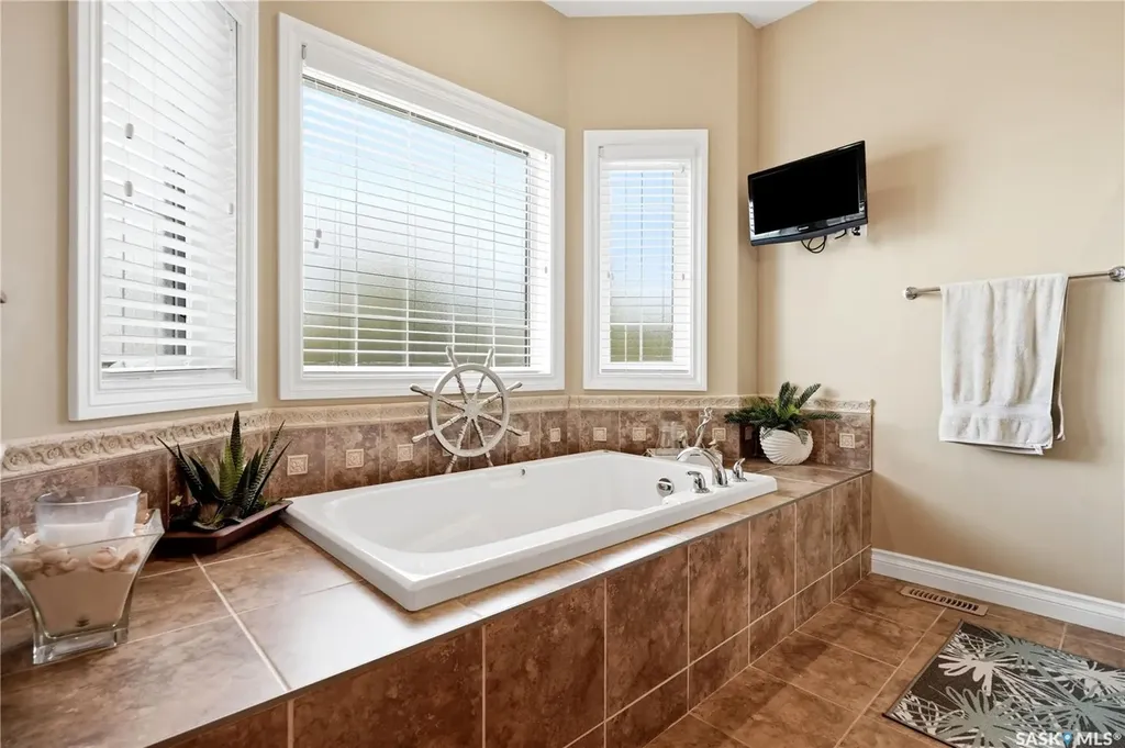 4501 Bergamot Bay E Regina SK S4V 1M8