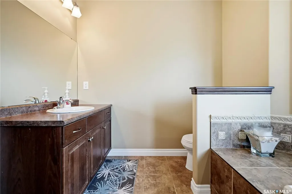 4501 Bergamot Bay E Regina SK S4V 1M8