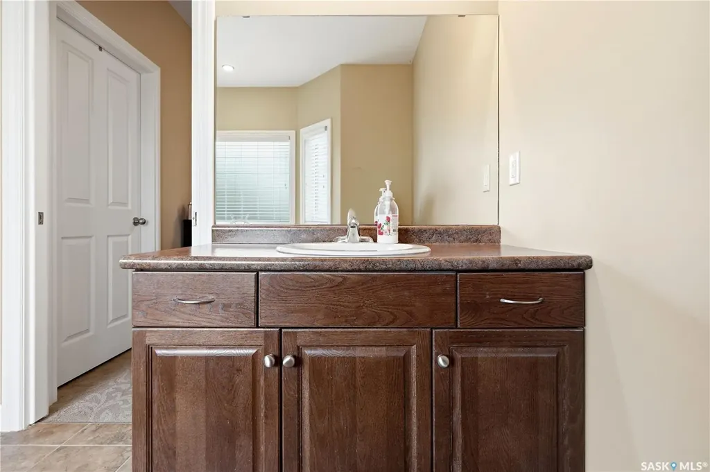 4501 Bergamot Bay E Regina SK S4V 1M8
