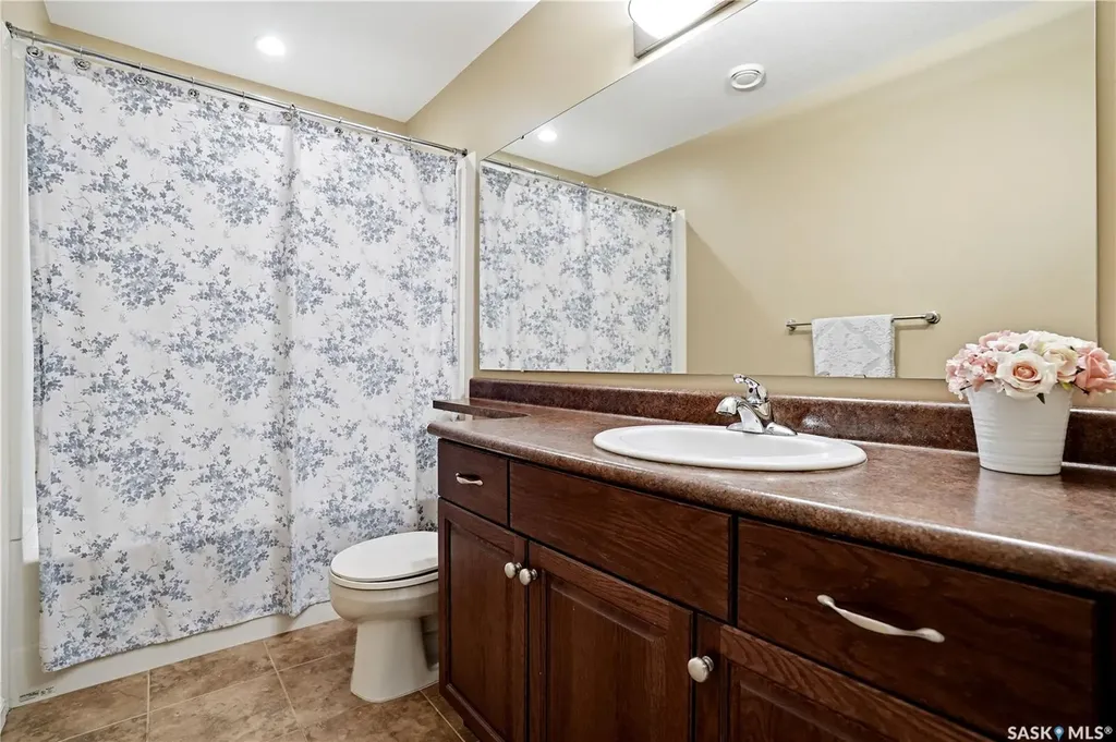 4501 Bergamot Bay E Regina SK S4V 1M8