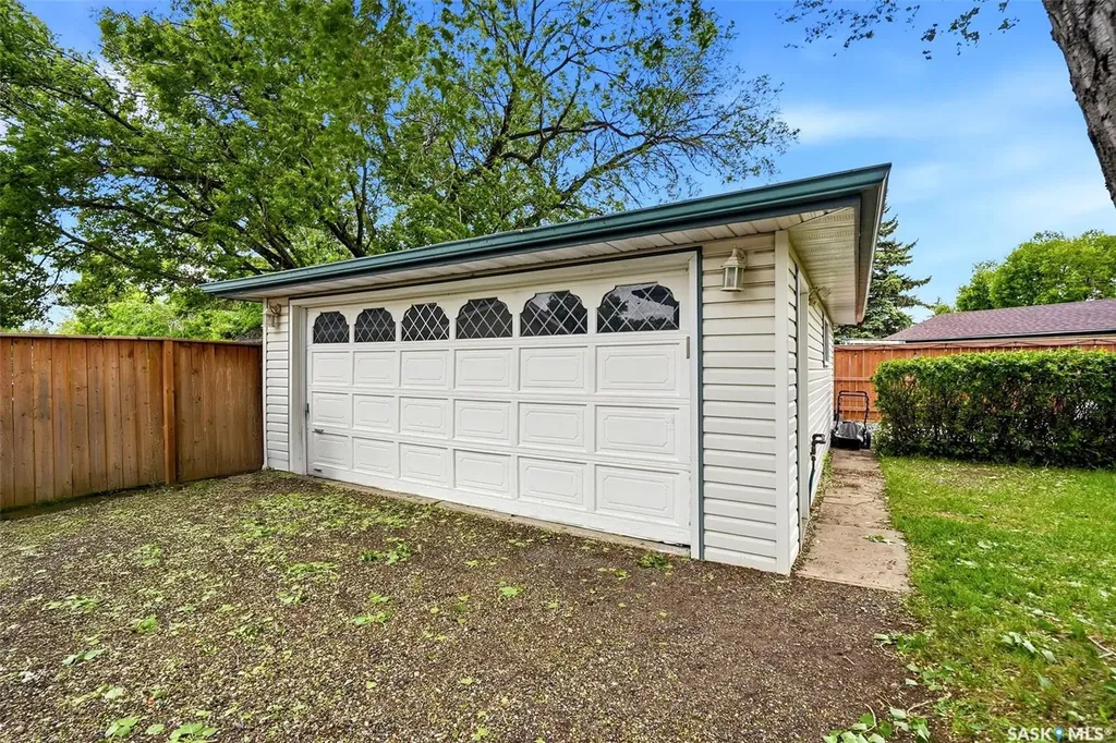 942 Broad Street N Regina SK S4R 5V7